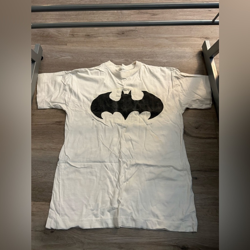 Vintage 1982 Batman Original White Movie Film Sold Out Mens T-shirt Batwing